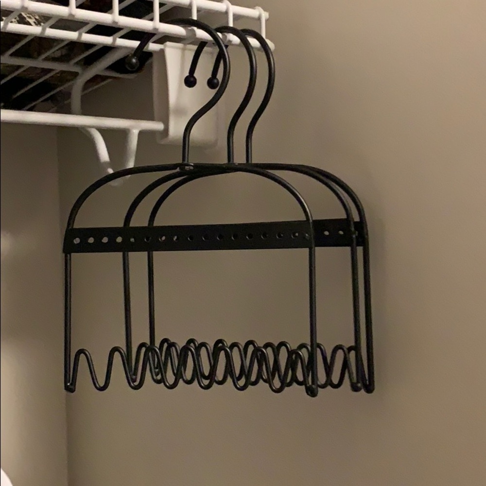 Hanging jewelry organizer
